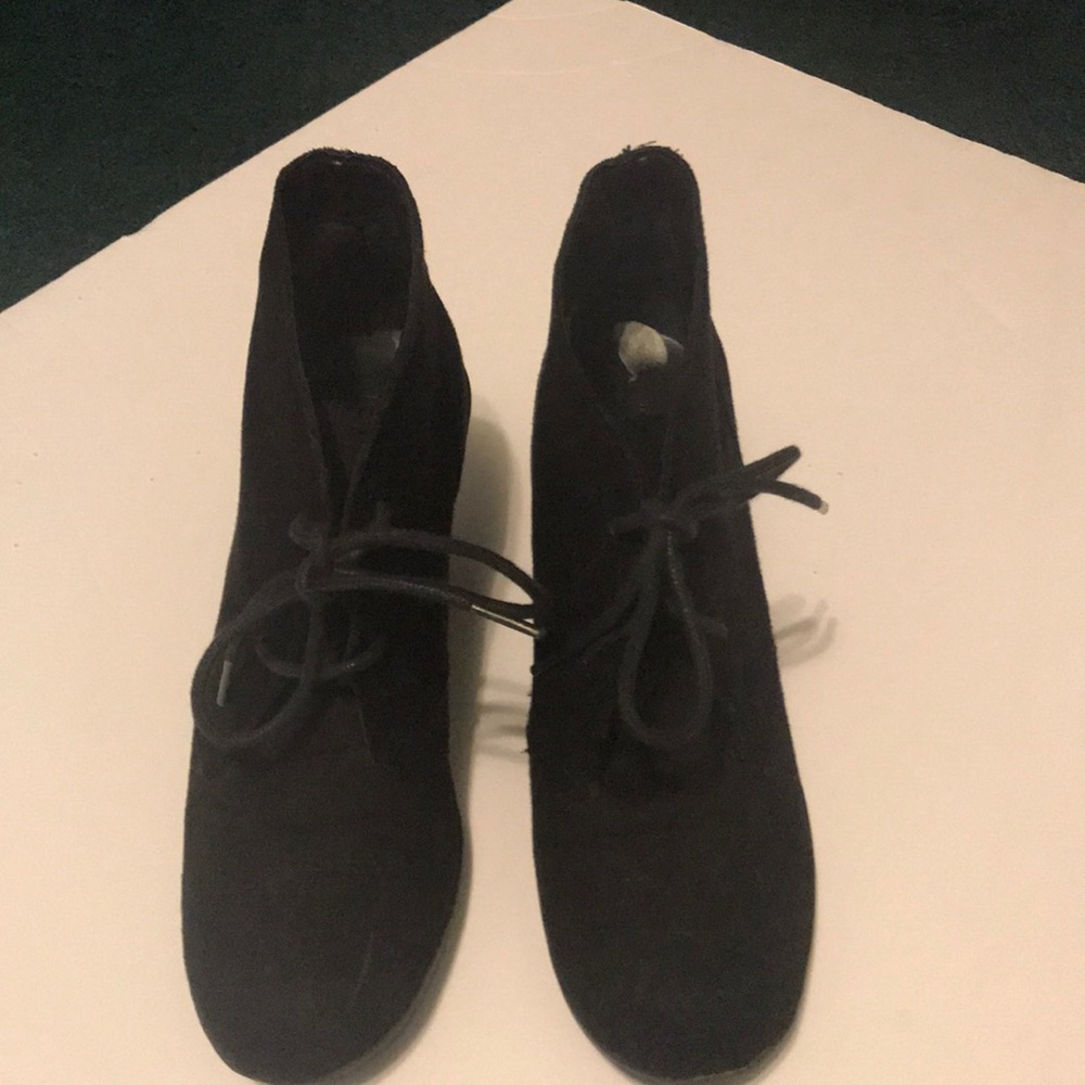 Black Wedges